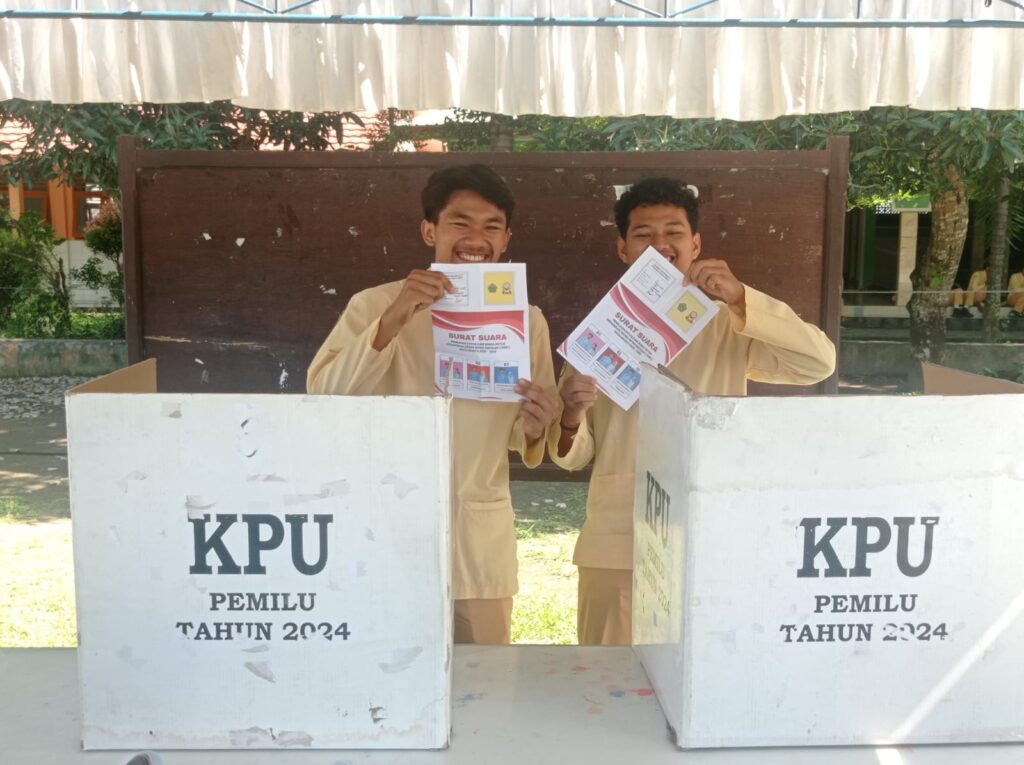 SMA Negeri 6 Mataram Gelar Pemilihan Ketua dan Wakil Ketua OSIS Secara Demokratis